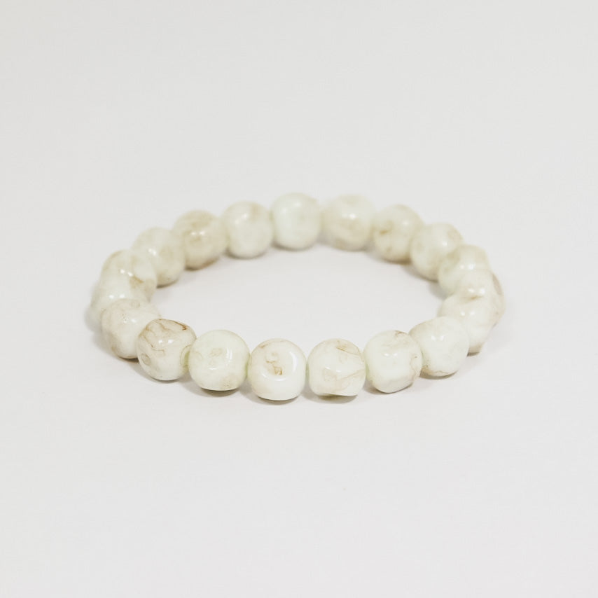 WHITE BEADED BRACELET